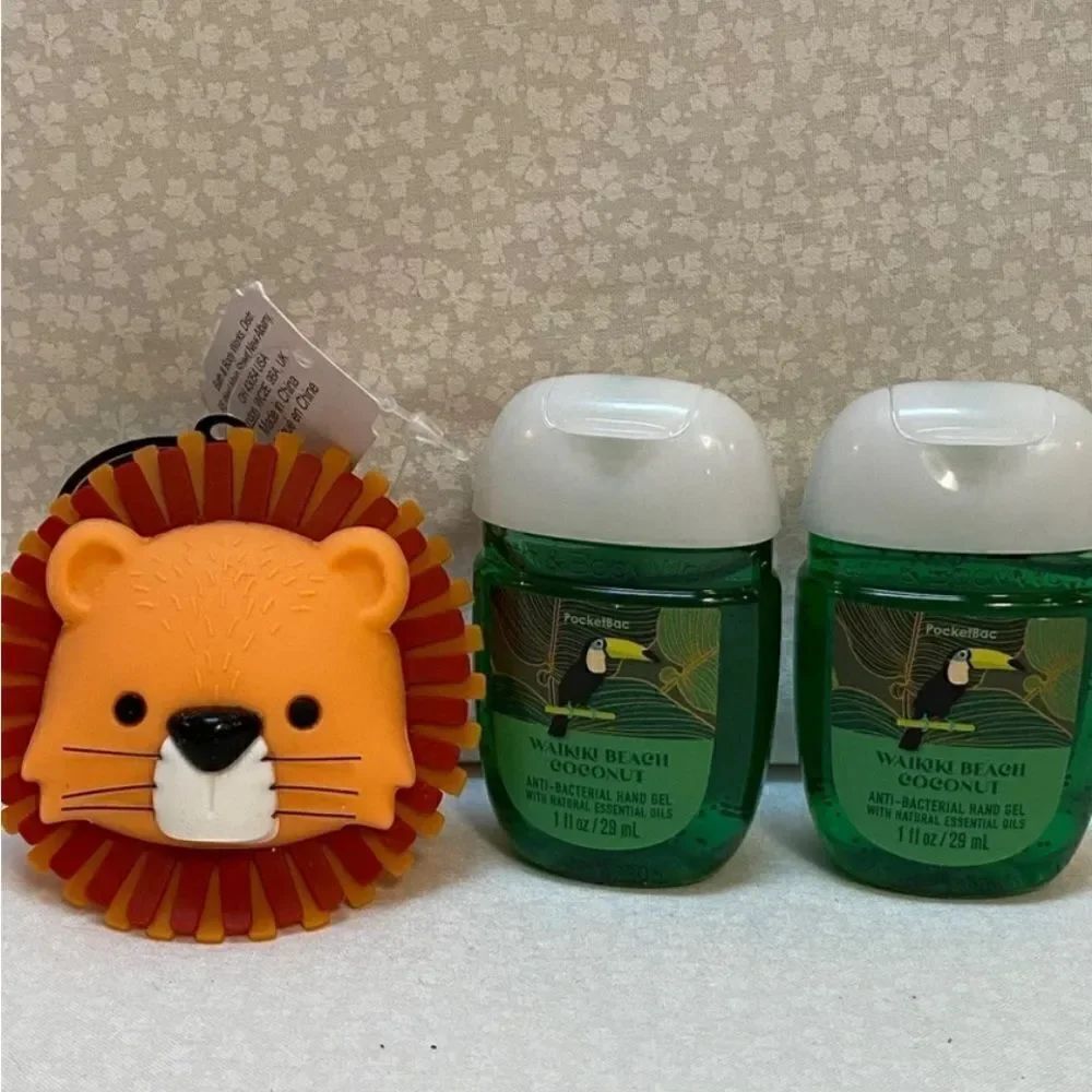 Bath and Body Works Lion Pocketbac Holder & 2 Waikiki Beach Coconut PocketBac